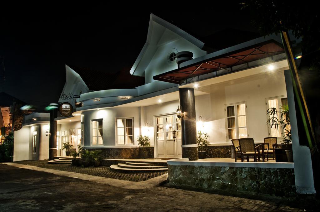 Ipienk House Yogyakarta Hotel Exterior foto