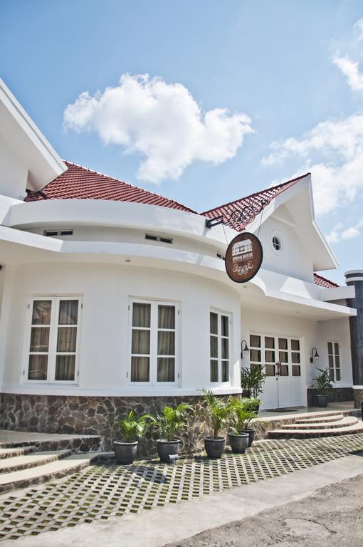 Ipienk House Yogyakarta Hotel Exterior foto